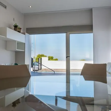 Moderno Mediterraneo Con Piscina شاليه إِستيبونا