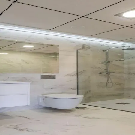 Alpstuga Moderno Mediterraneo Con Piscina Estepona