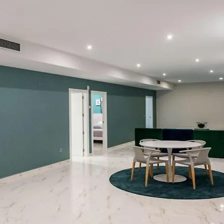 Moderno Mediterraneo Con Piscina إِستيبونا
