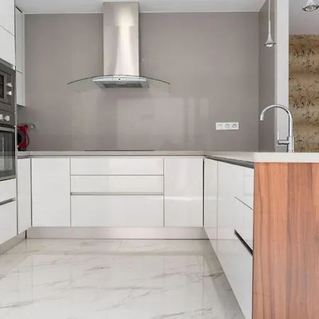 Moderno Mediterraneo Con Piscina * إِستيبونا