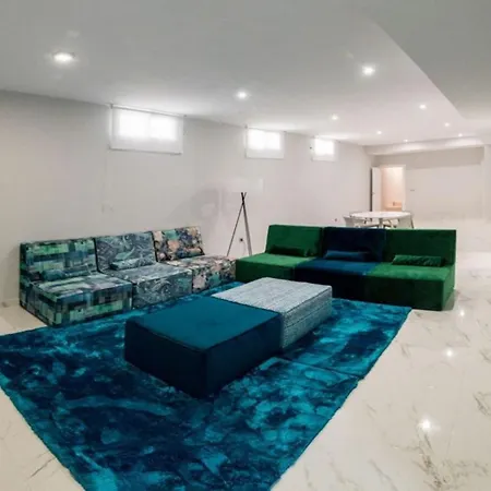 Moderno Mediterraneo Con Piscina