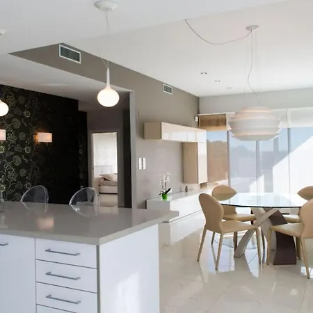 Moderno Mediterraneo Con Piscina Estepona